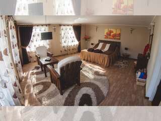 Отель Гостинично-Ресторанный Комплекс Николаев Николаев Апартаменты с сауной-1