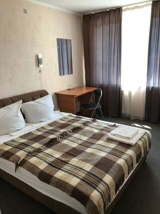 Отель Гостинично-Ресторанный Комплекс Николаев Николаев Улучшенный одноместный номер-4