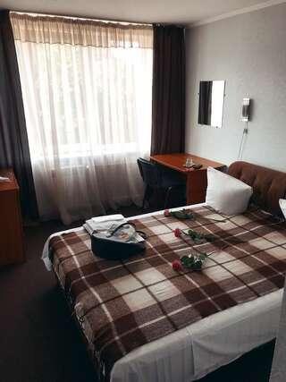 Отель Гостинично-Ресторанный Комплекс Николаев Николаев Улучшенный одноместный номер-7