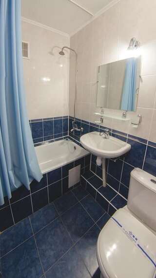 Отель Гостинично-Ресторанный Комплекс Николаев Николаев Люкс-13