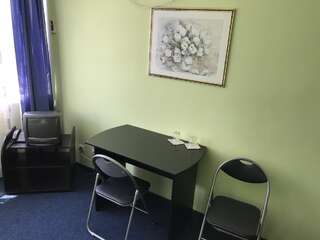 Отель Гостинично-Ресторанный Комплекс Николаев Николаев Улучшенный двухместный номер с 2 отдельными кроватями и видом на сад-3