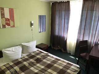 Отель Гостинично-Ресторанный Комплекс Николаев Николаев Улучшенный одноместный номер-1